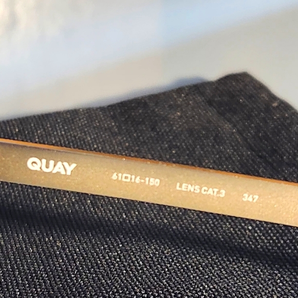 QUAY AUSTRALIA LEVEL UP (Black Matte frame) SUNGLASSES - Picture 2 of 4